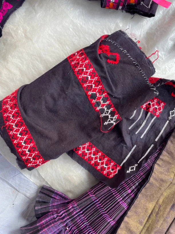 民族风黑红色土花料面