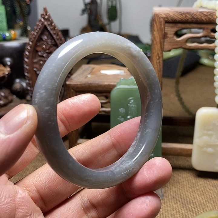 珊***。和田玉未镶嵌颈饰