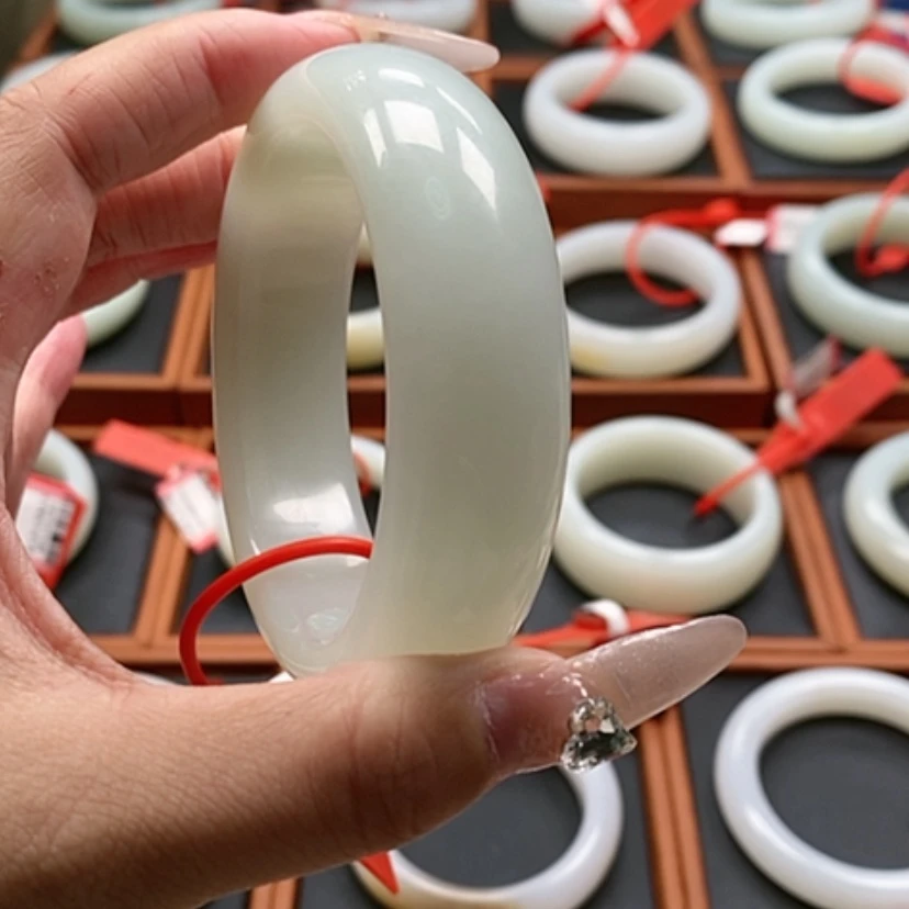 【闪购商品】未镶嵌手镯和田玉