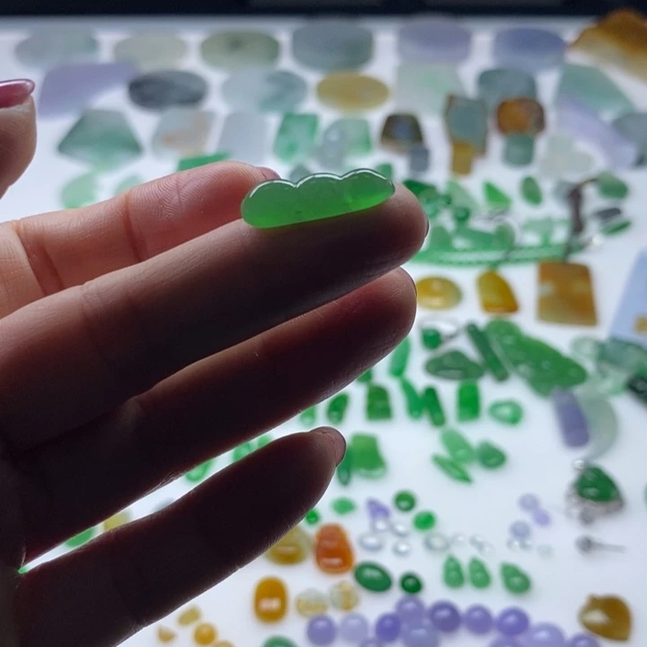 翡翠未镶嵌挂件天然翡翠