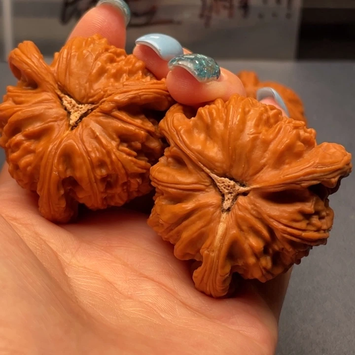荣***臻文玩核桃吊坠白狮子