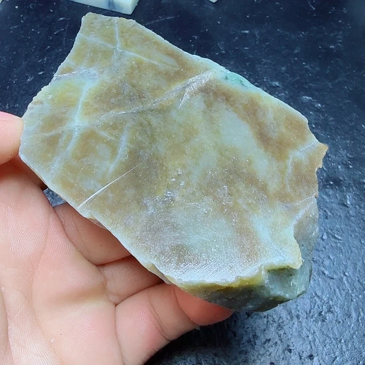 和田玉（糖玉）未镶嵌珠宝奇石