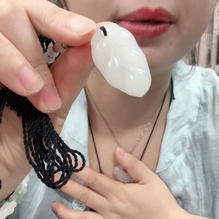 石英质玉未镶嵌颈饰白热玉叶子