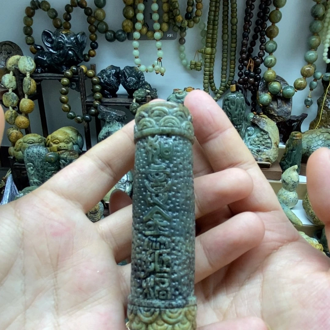 未镶嵌岫岩河磨玉（透闪石质玉）把件