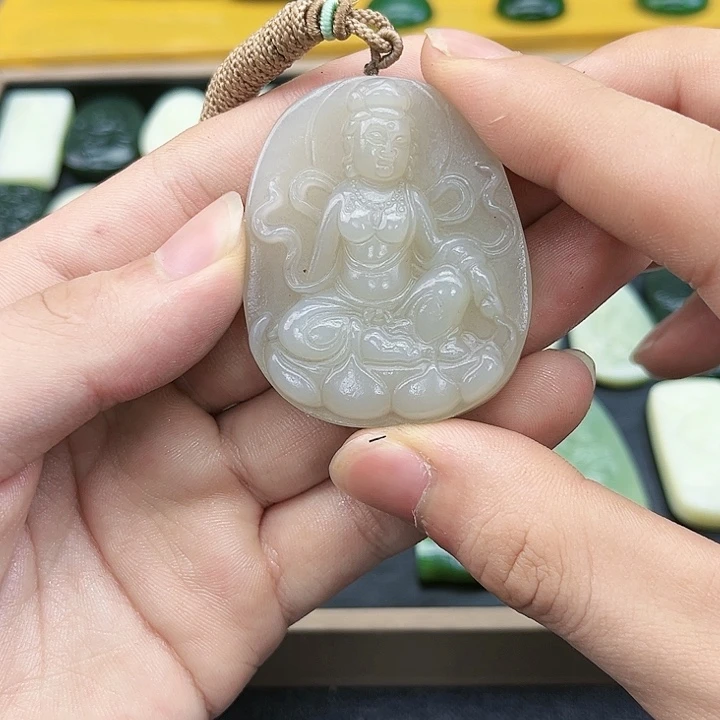 和田玉未镶嵌颈饰