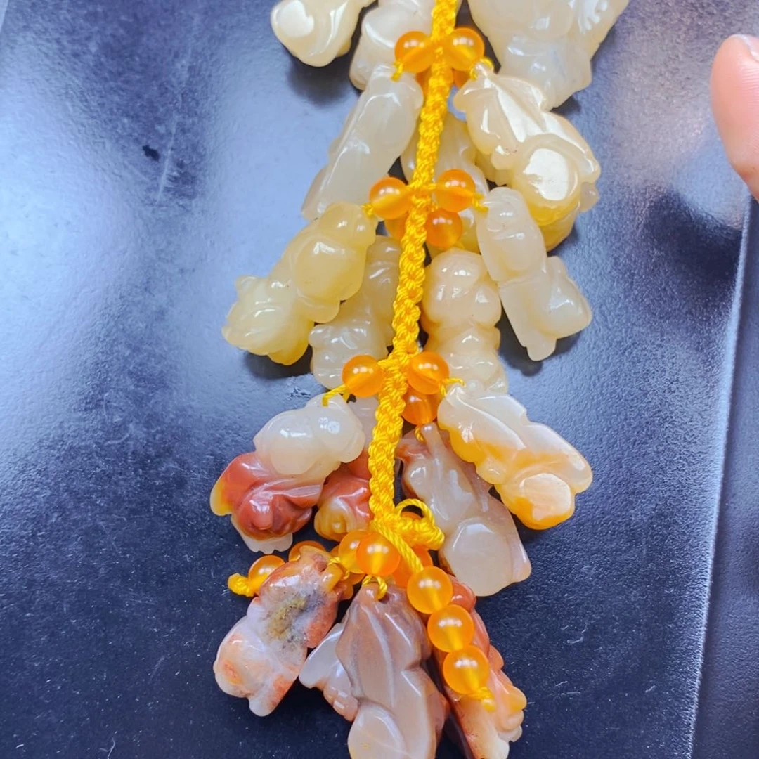 石英质玉（黄龙玉）未镶嵌颈饰