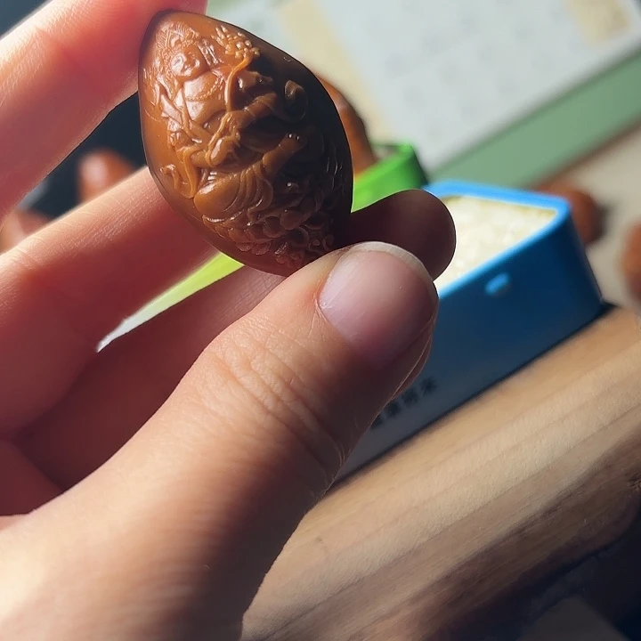 橄榄核吊坠单颗核雕