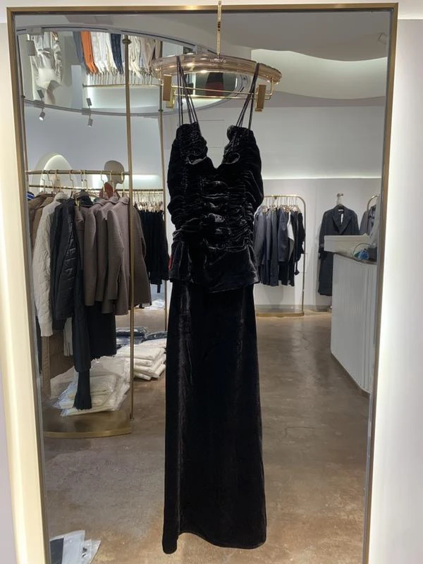 Messential L204黑色丝绒吊带连衣裙