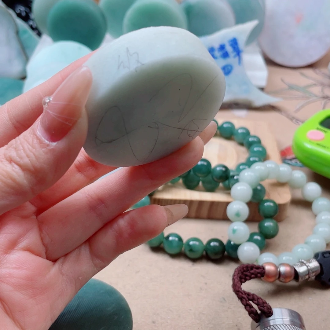 翡翠未镶嵌颈饰126……