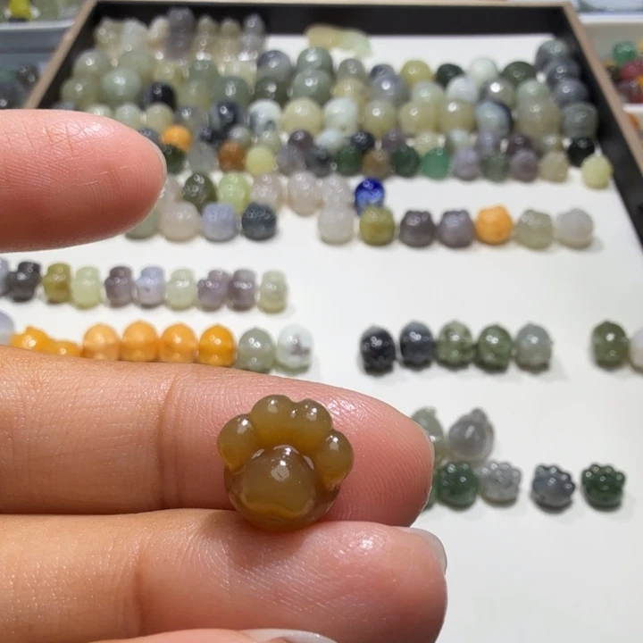 张***儿未镶嵌和田玉珠宝半成品