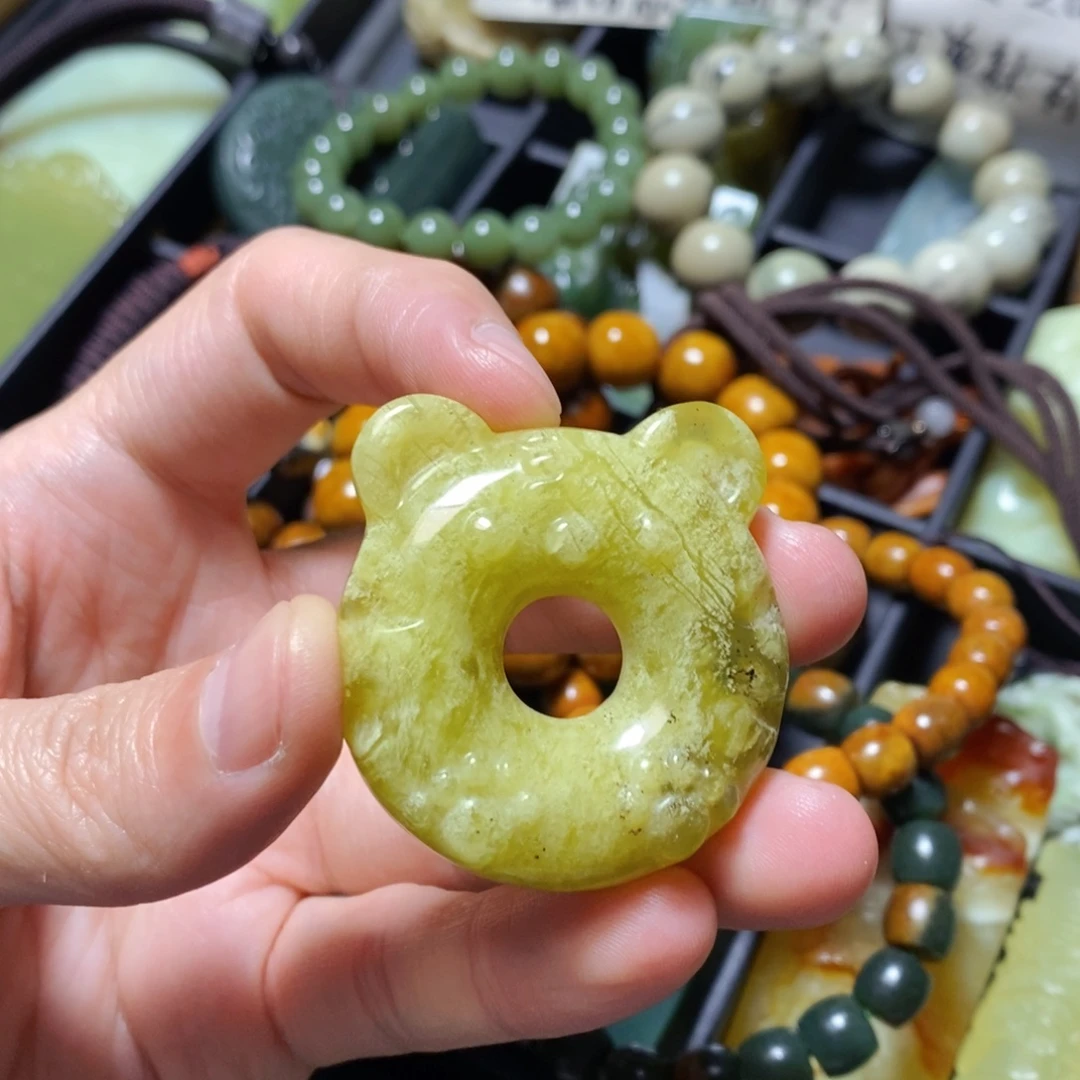 蛇纹石玉未镶嵌颈饰