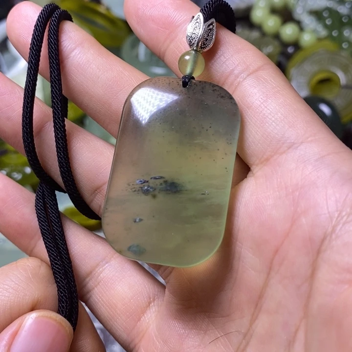 岫玉岫玉颈饰未镶嵌