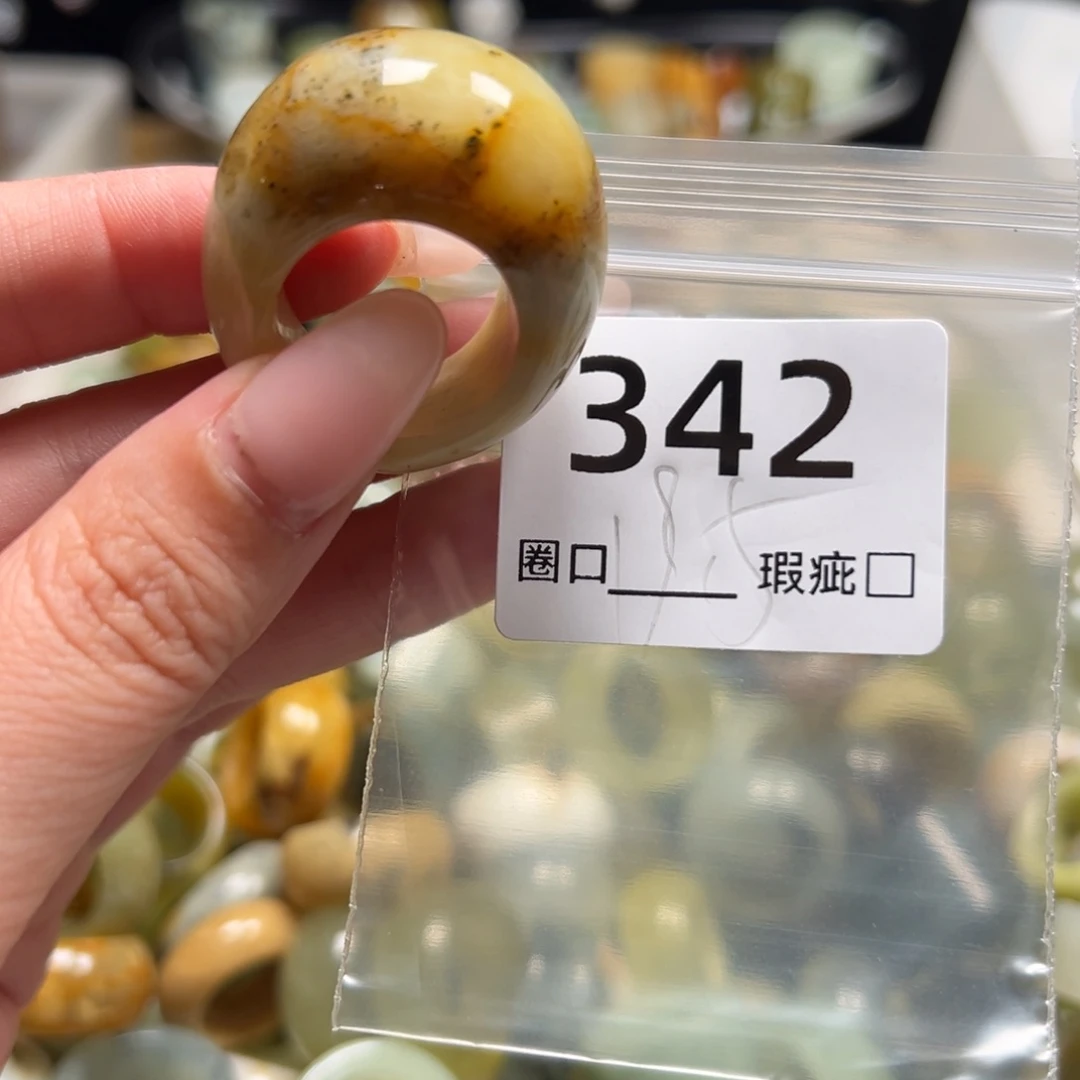 皮***胖蛇纹石玉未镶嵌戒指