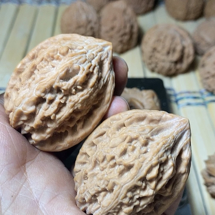 吊坠文玩核桃大咕石，有修