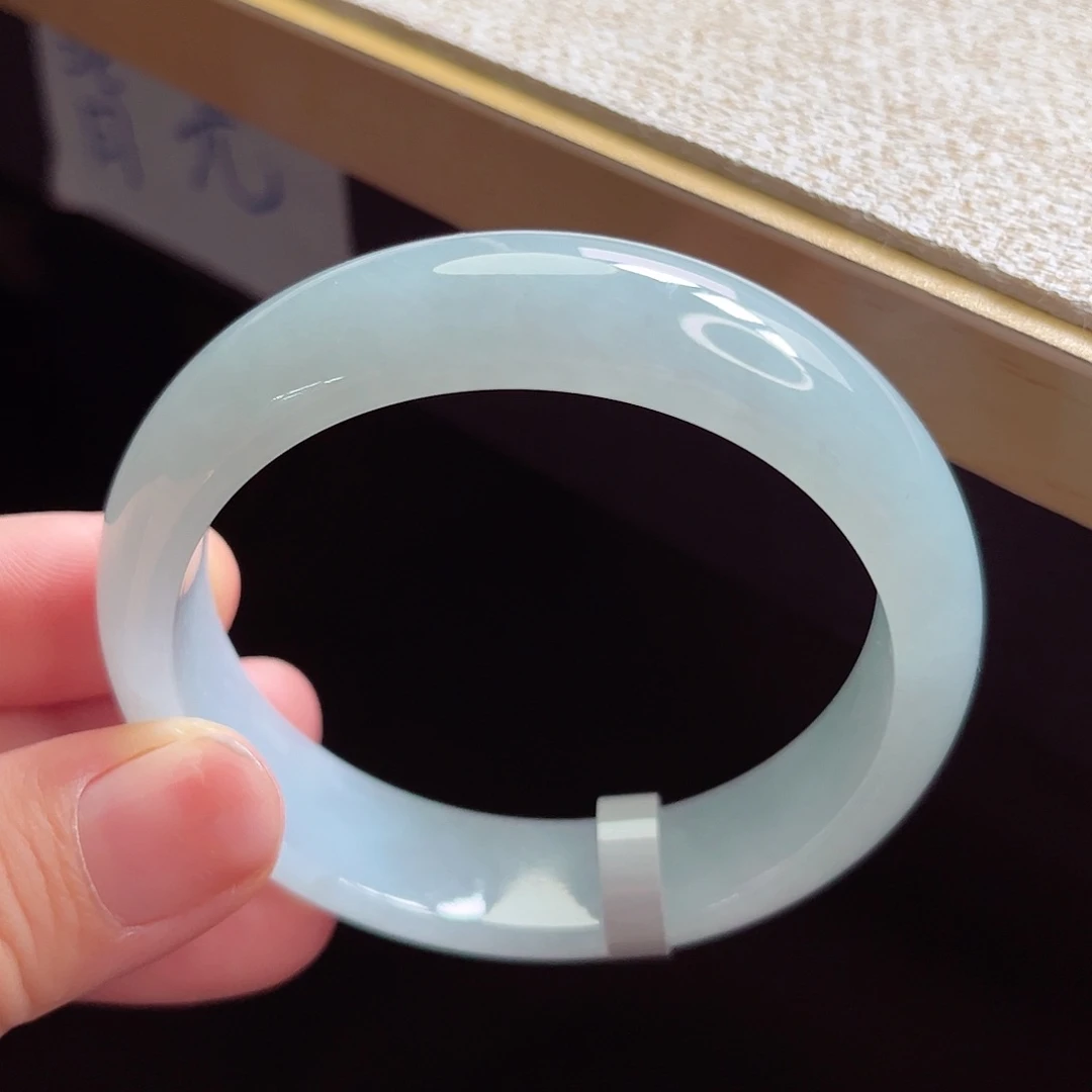 翡翠手镯未镶嵌手镯