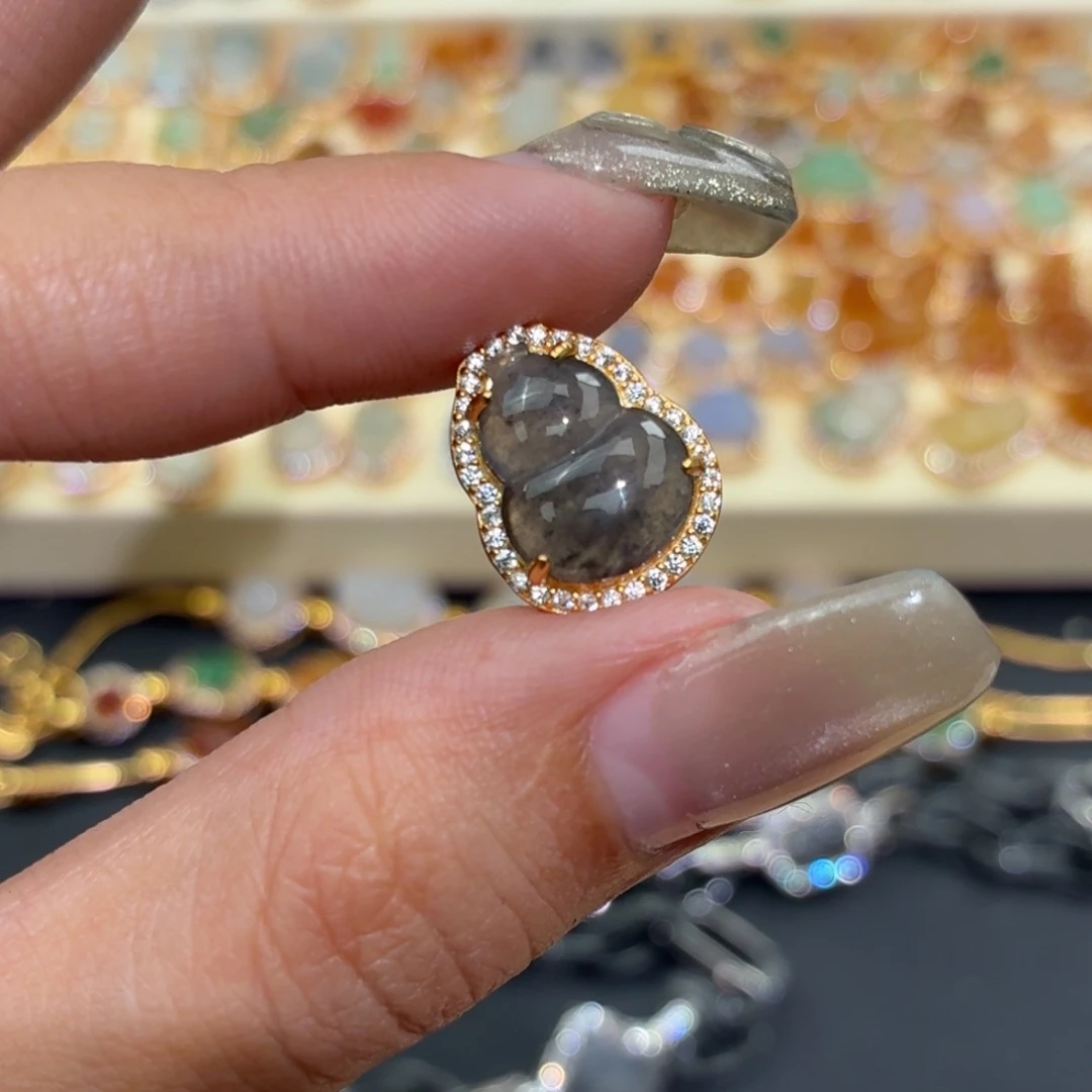 翡翠银S925镶嵌颈饰路路通