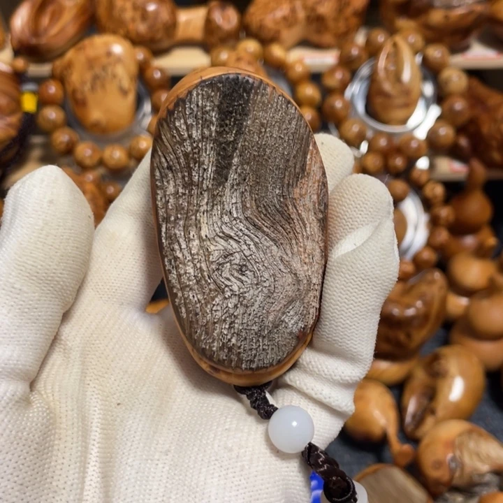 柏木（崖柏）用****4太行崖柏白粉原皮手把件