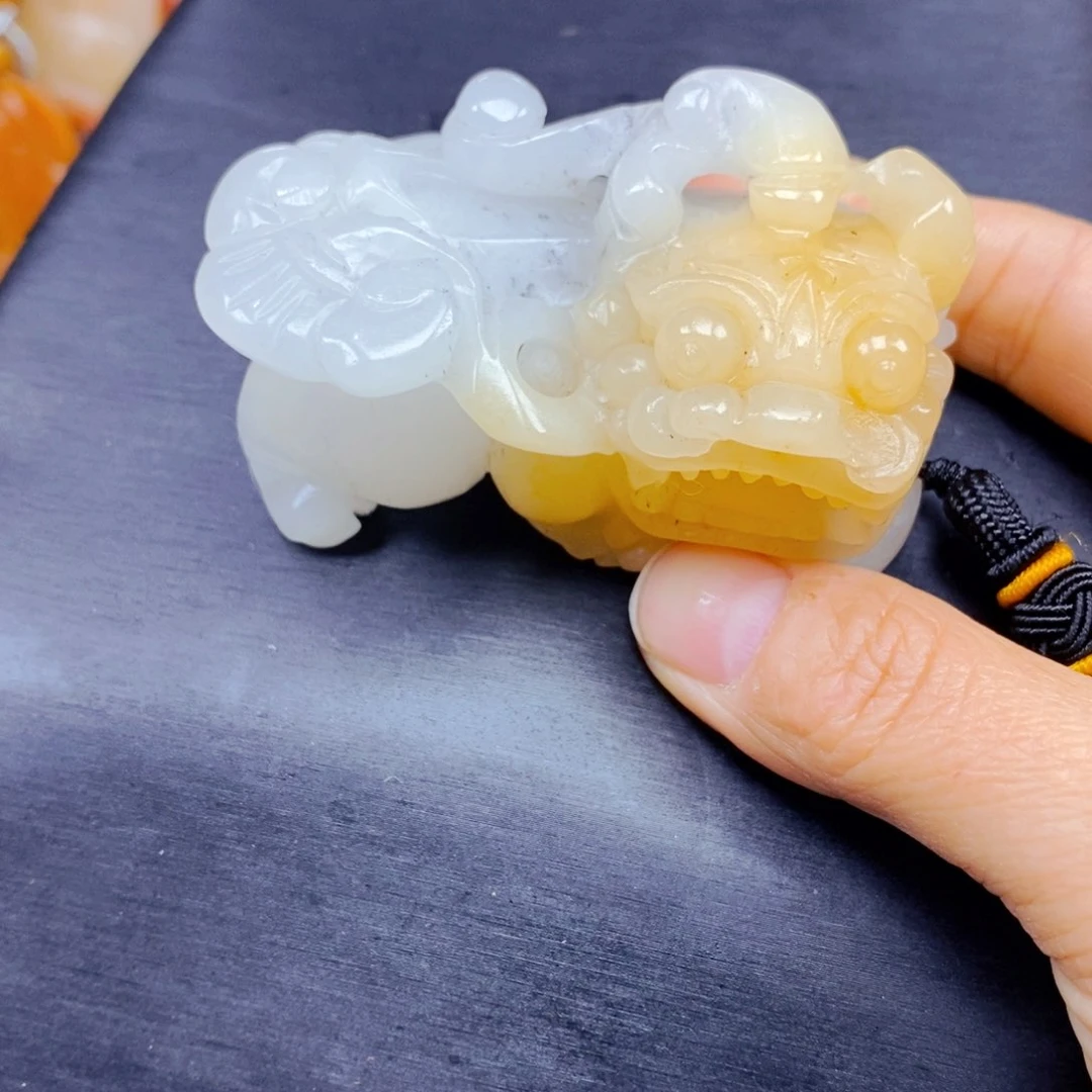 石英质玉（黄龙玉）颈饰未镶嵌