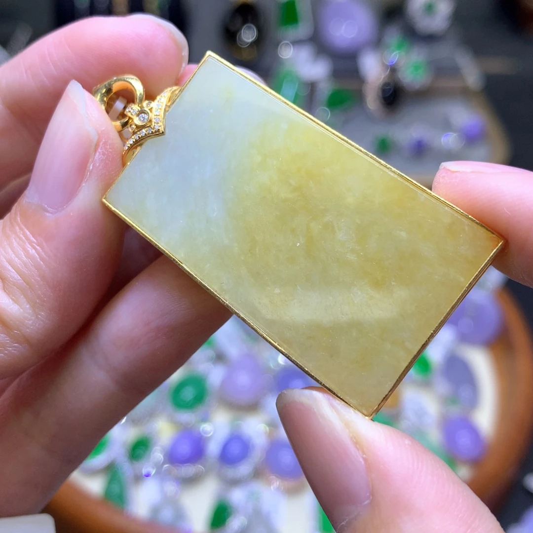 翡翠18K金镶嵌颈饰翡翠吊坠项链