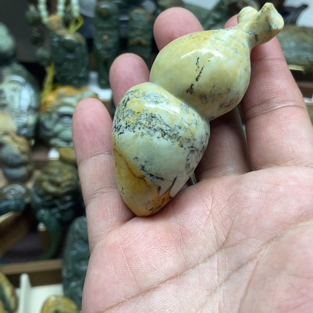 未镶嵌岫岩河磨玉（透闪石质玉）把件