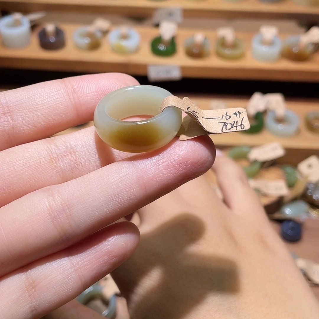 和田玉戒指未镶嵌丫***墩17.3