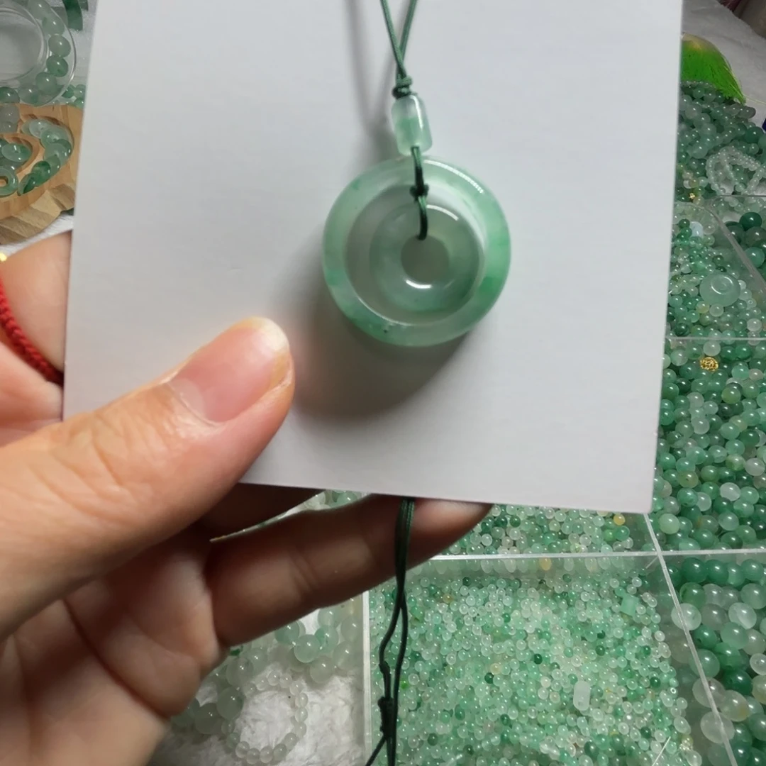 石英质玉（非洲翠）未镶嵌散珠珠子 戒指甜甜圈组合吊坠