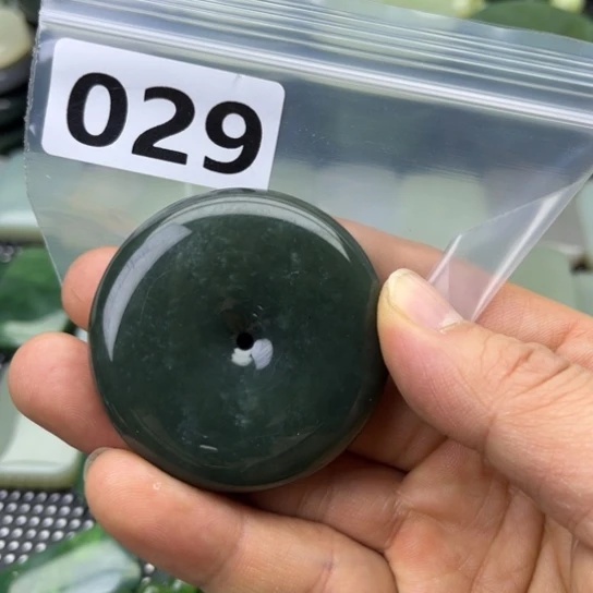 和田玉未镶嵌珠宝半成品