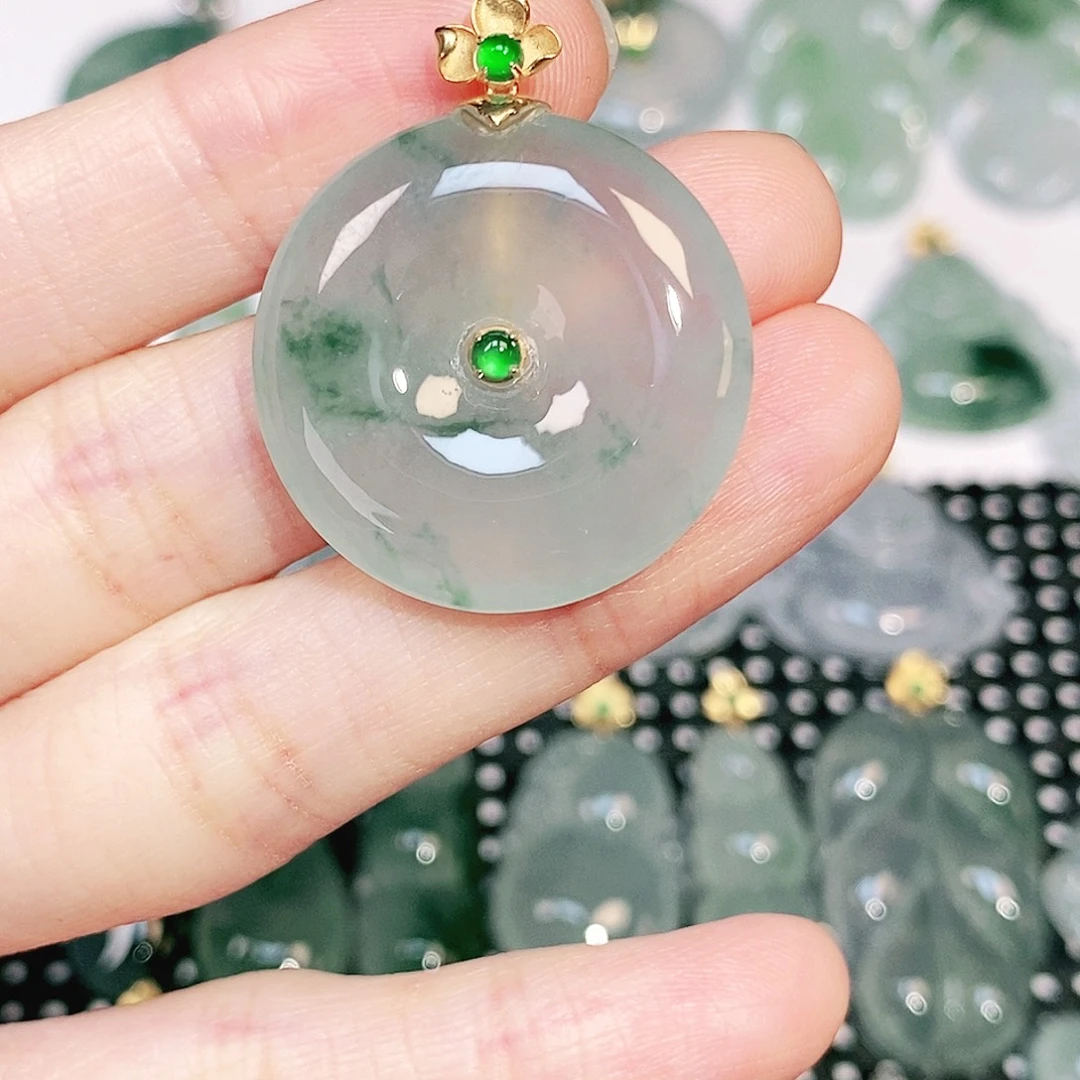 翡翠18K金镶嵌颈饰