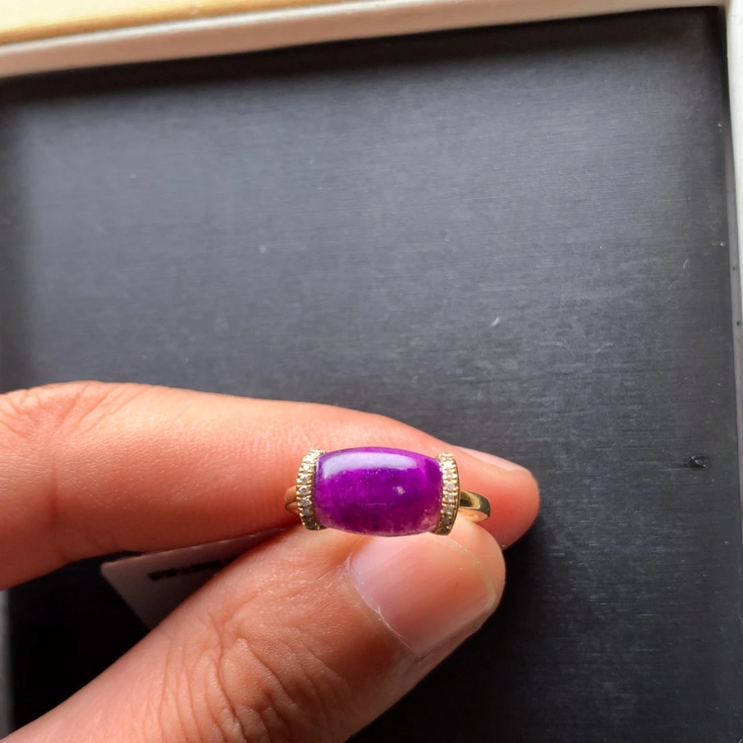 金***仔苏纪石（舒俱来）18K金镶嵌戒指