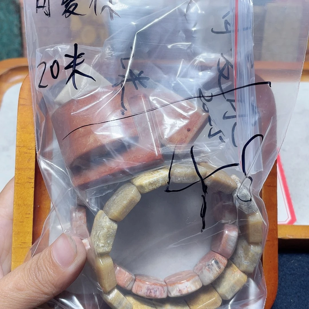 *****硅化珊瑚（珊瑚玉）合金颈饰