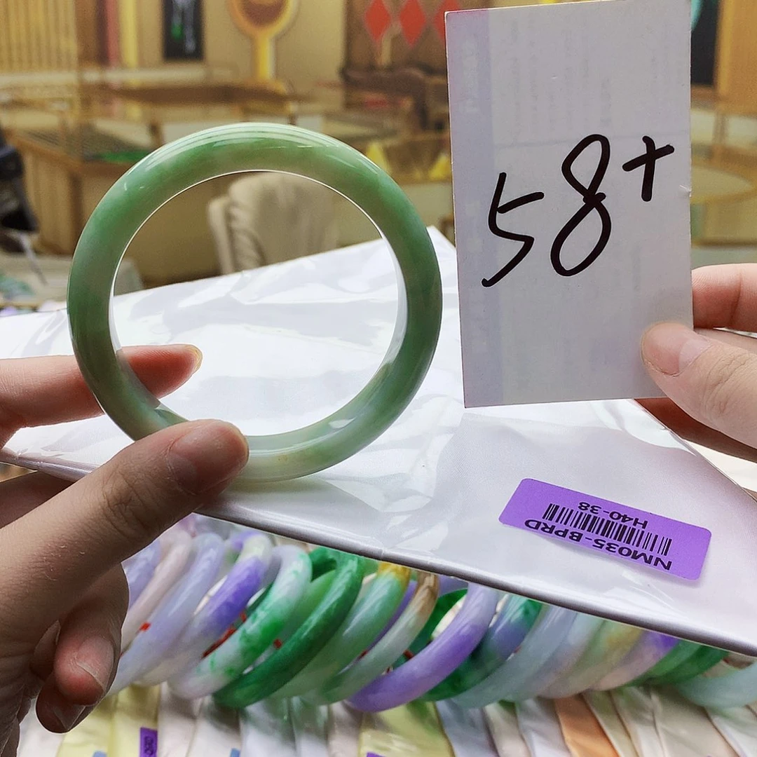 翡翠未镶嵌手镯nj