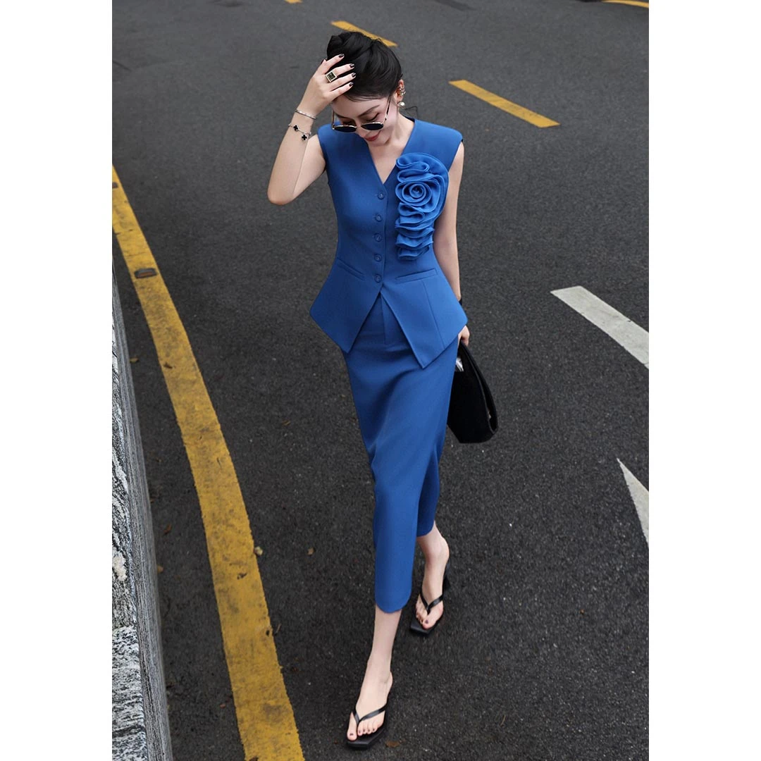 2025夏修身气质马甲订花朵包臀侧开叉半身裙职业减龄套装两件套潮