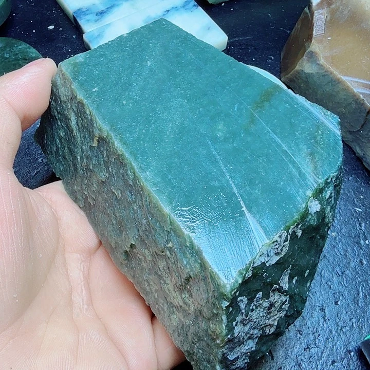 和田玉（糖玉）未镶嵌珠宝奇石