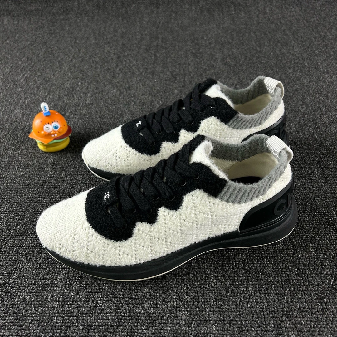 95新 Chanel/香奈儿 黑白针织运动鞋37码 HB5500