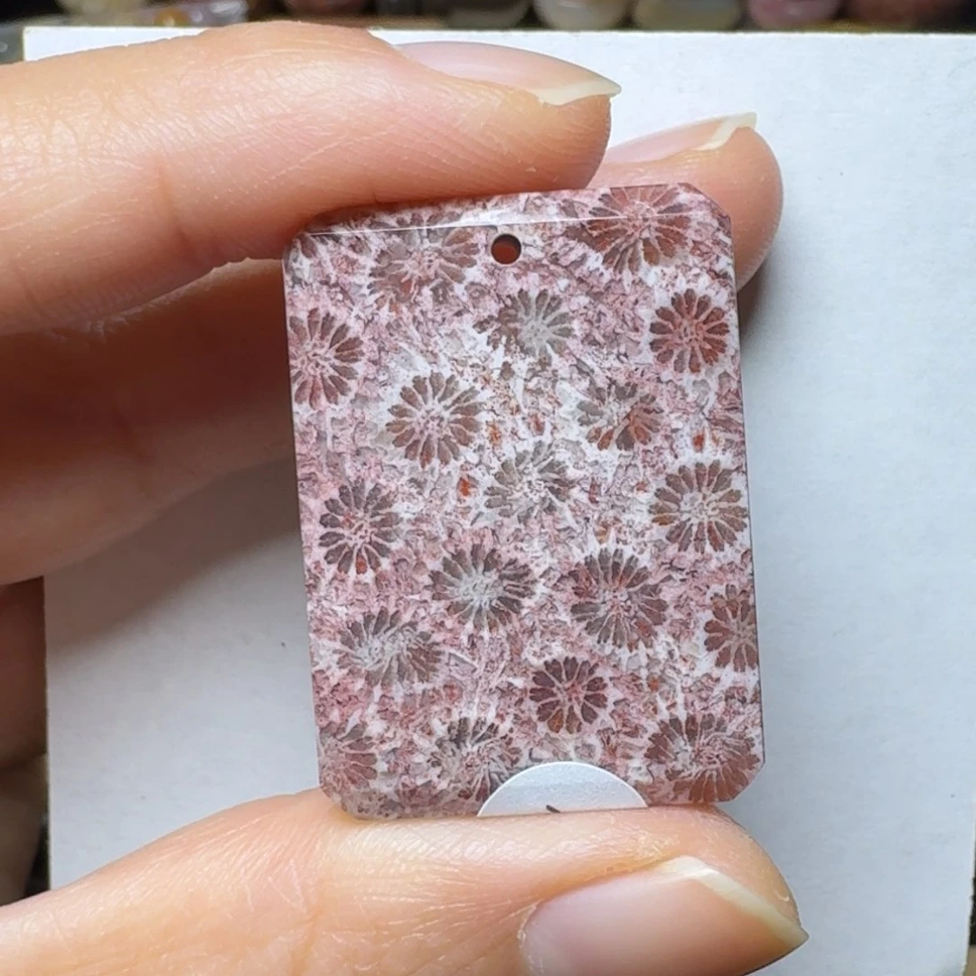 硅化玉紫红花，背面不太同未镶嵌