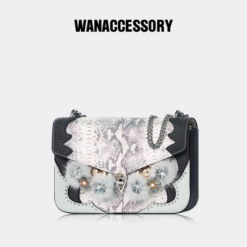 WANACCESSORY万蔻2025新款猫头鹰换脸包拼色小方酒神包 原创设计