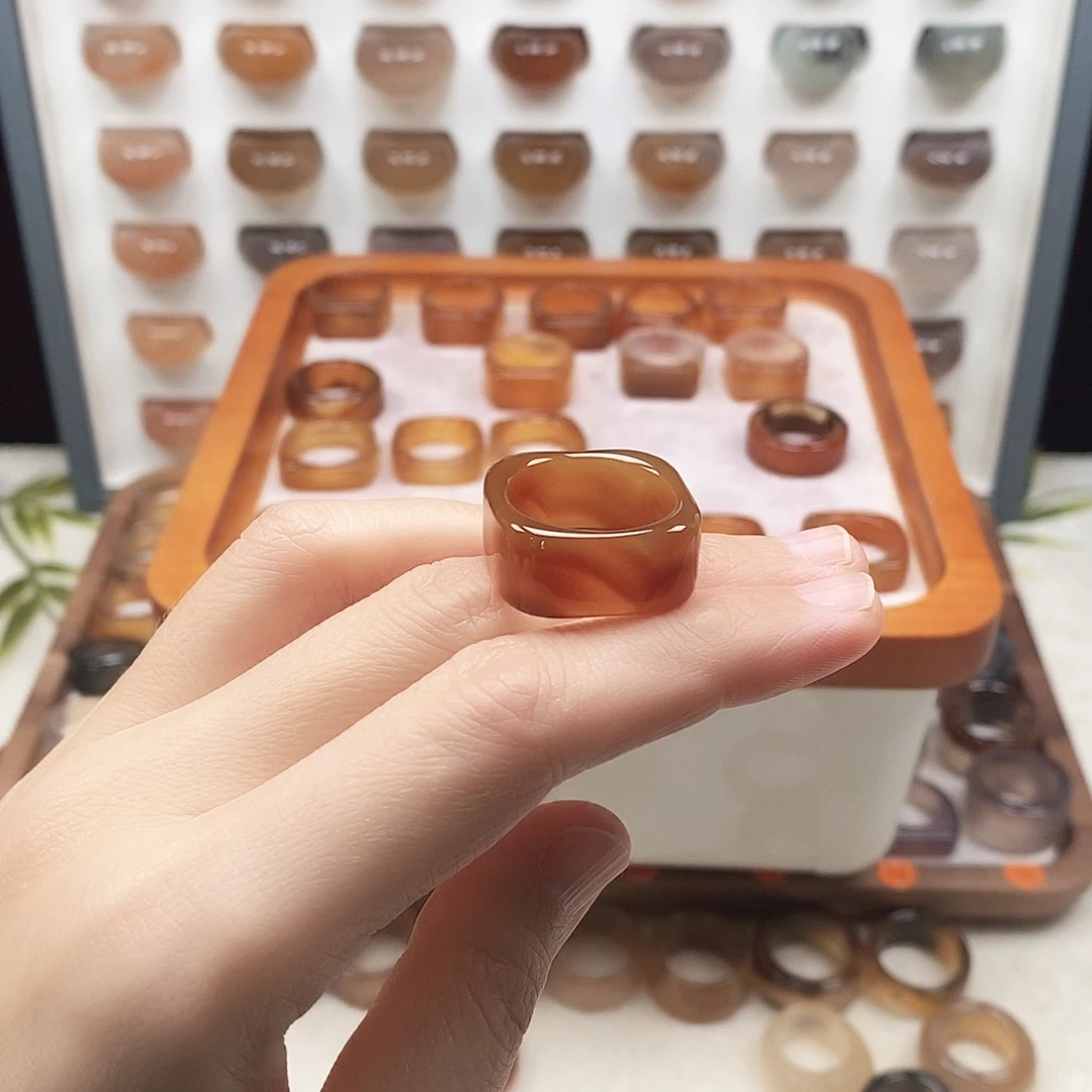 彻***存玛瑙/玉髓未镶嵌戒指港18