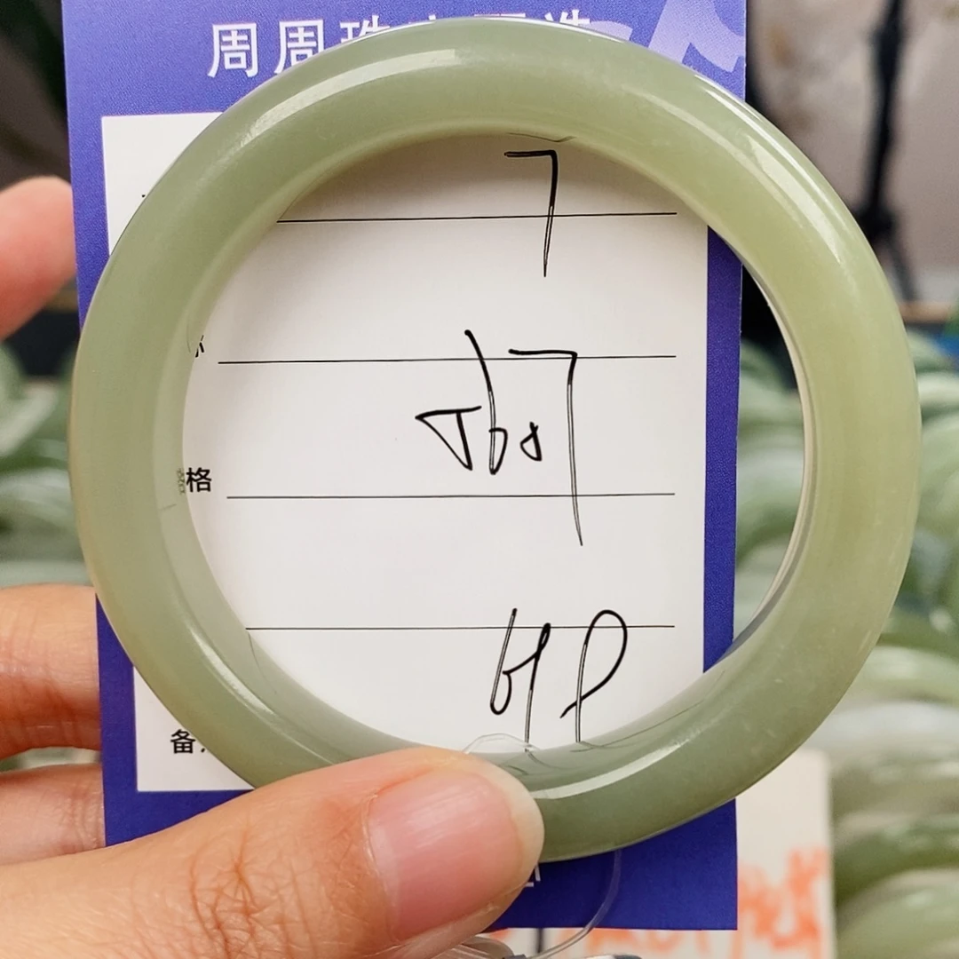 和田玉未镶嵌手镯微色差7