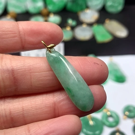 翡翠吊坠(不含链)18K金镶嵌