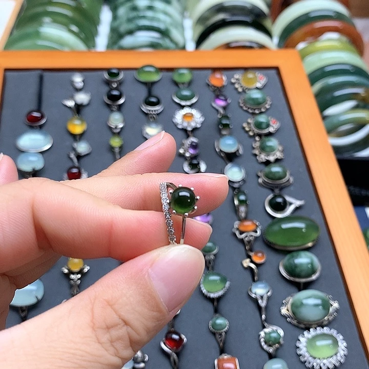 蛇纹石玉戒指银S925镶嵌与****社