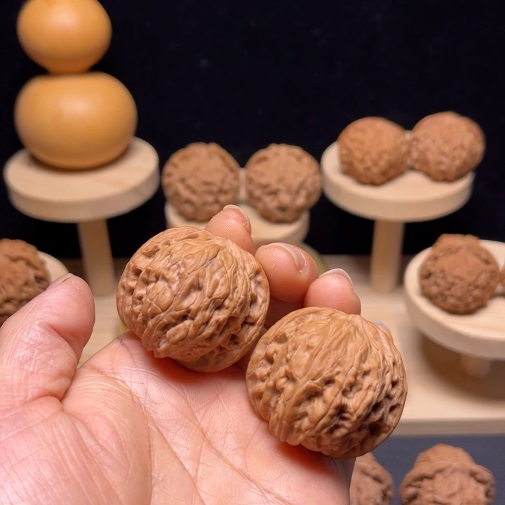 文玩核桃吊坠38山地磨盘