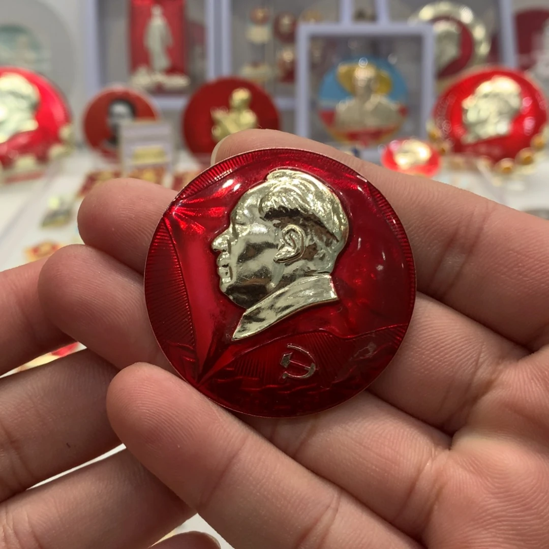 铝红色纪念章文像红旗