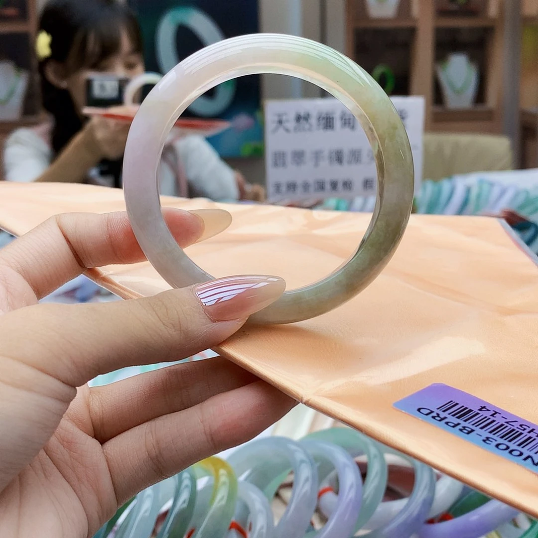 未镶嵌手镯翡翠bbbbbv