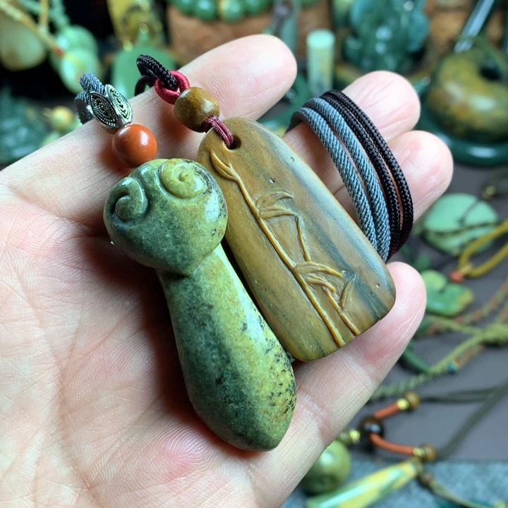 吊坠(赠链)未镶嵌岫岩河磨玉（透闪石质玉）