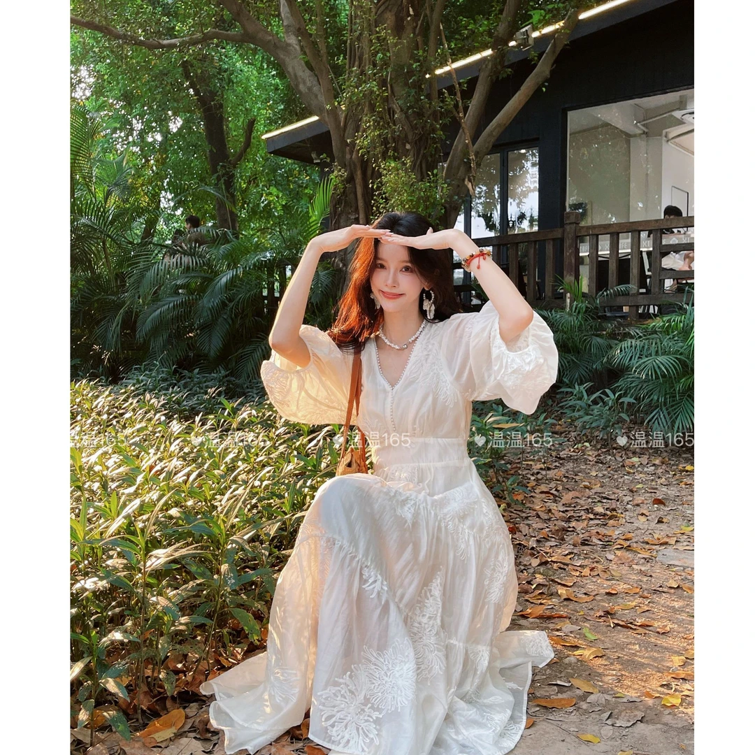 2025夏季新款V领泡泡袖茶歇国风连衣裙女装初恋高级感公主长裙子