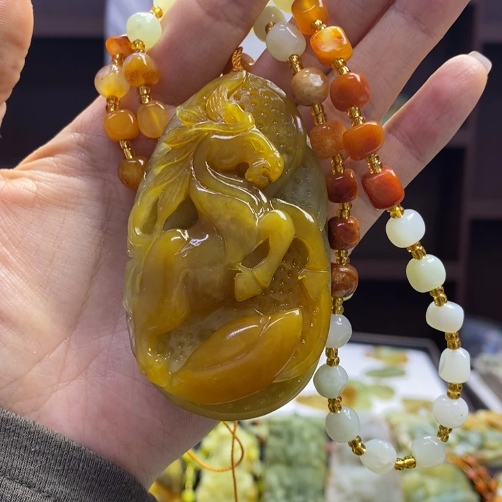 蛇纹石玉未镶嵌颈饰