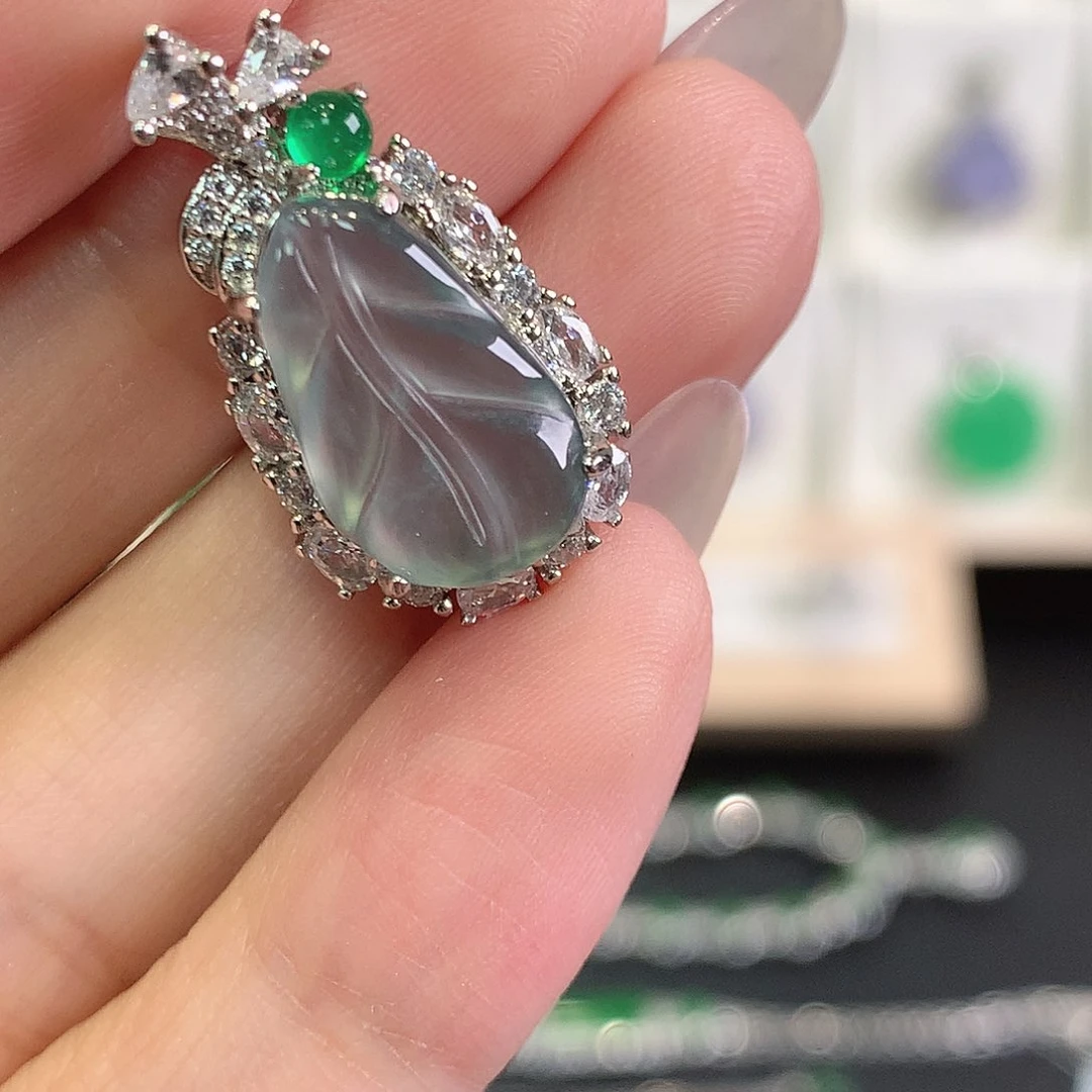 翡翠未镶嵌颈饰3、