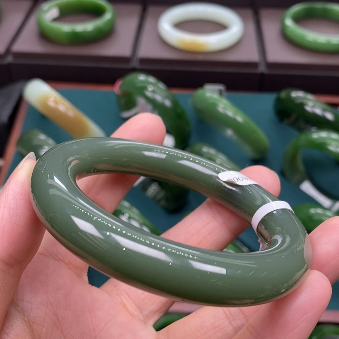 和田玉（碧玉）未镶嵌手镯