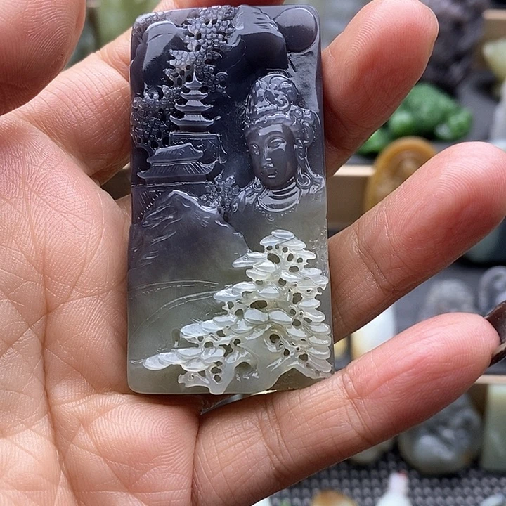 颈饰未镶嵌和田玉（糖玉）单**族