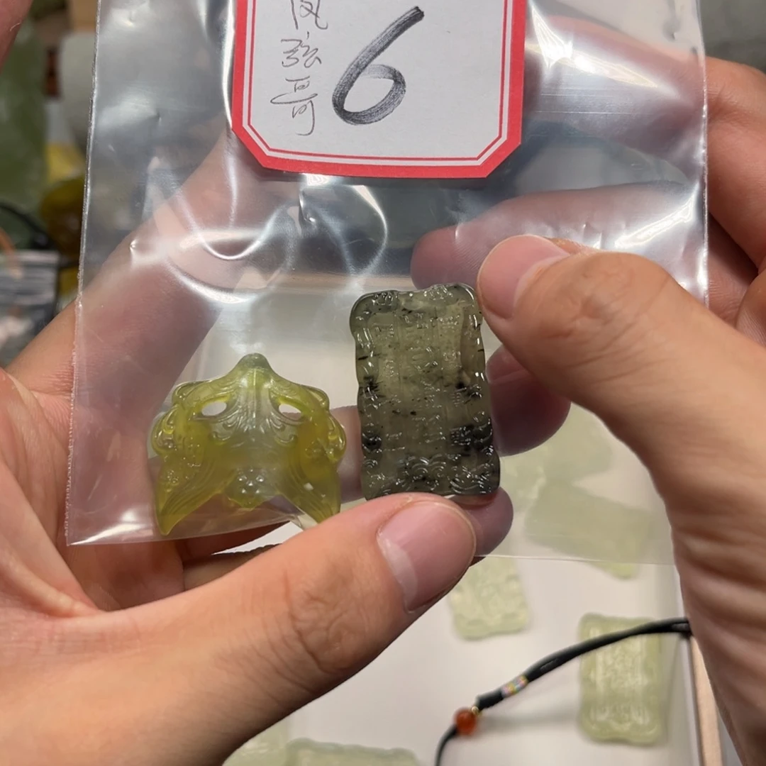 凤***歌合金蛇纹石玉颈饰